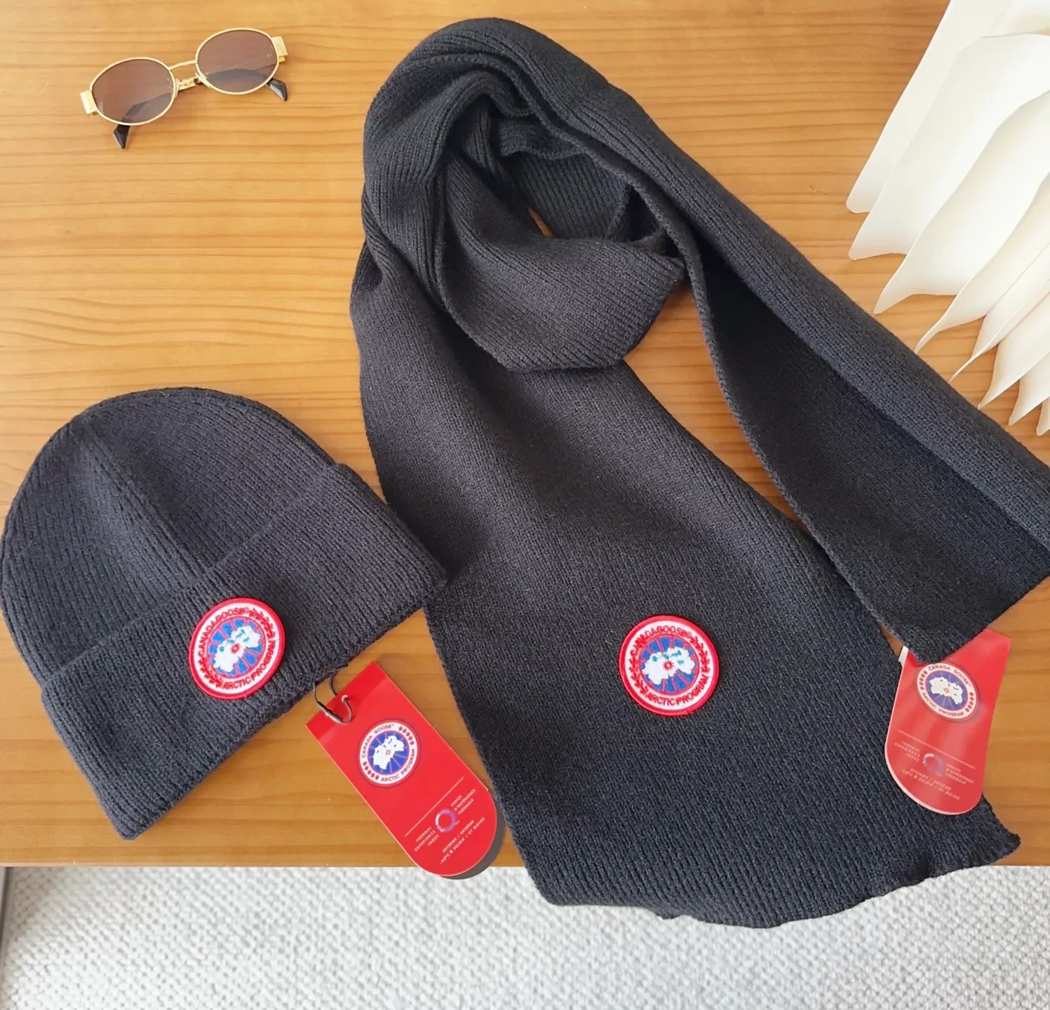 💰90 CANADA GOOSE Canada Goose winter warm cashmere cold hat. Rabbit wool material, thick feel, not easy to deform. Fashionable and versatile couple hat, imported embroidery logo, cashmere cotton yarn, head circumference: 55-58cm